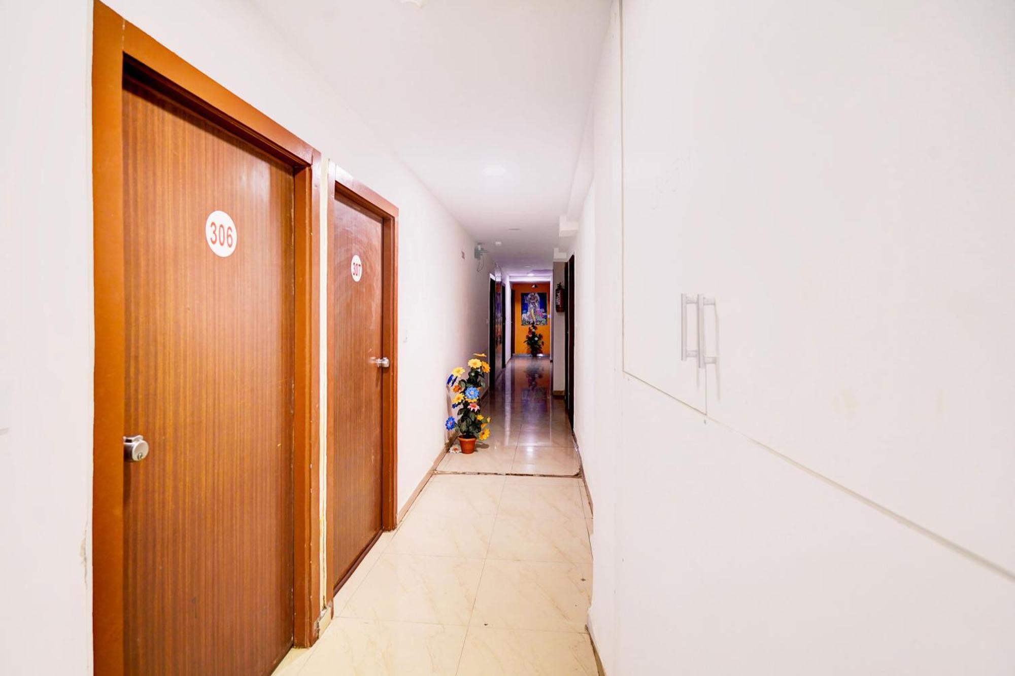 Super Hotel O Geeta Mandir Formerly Hotel Green Park Ahmedabad Exterior photo