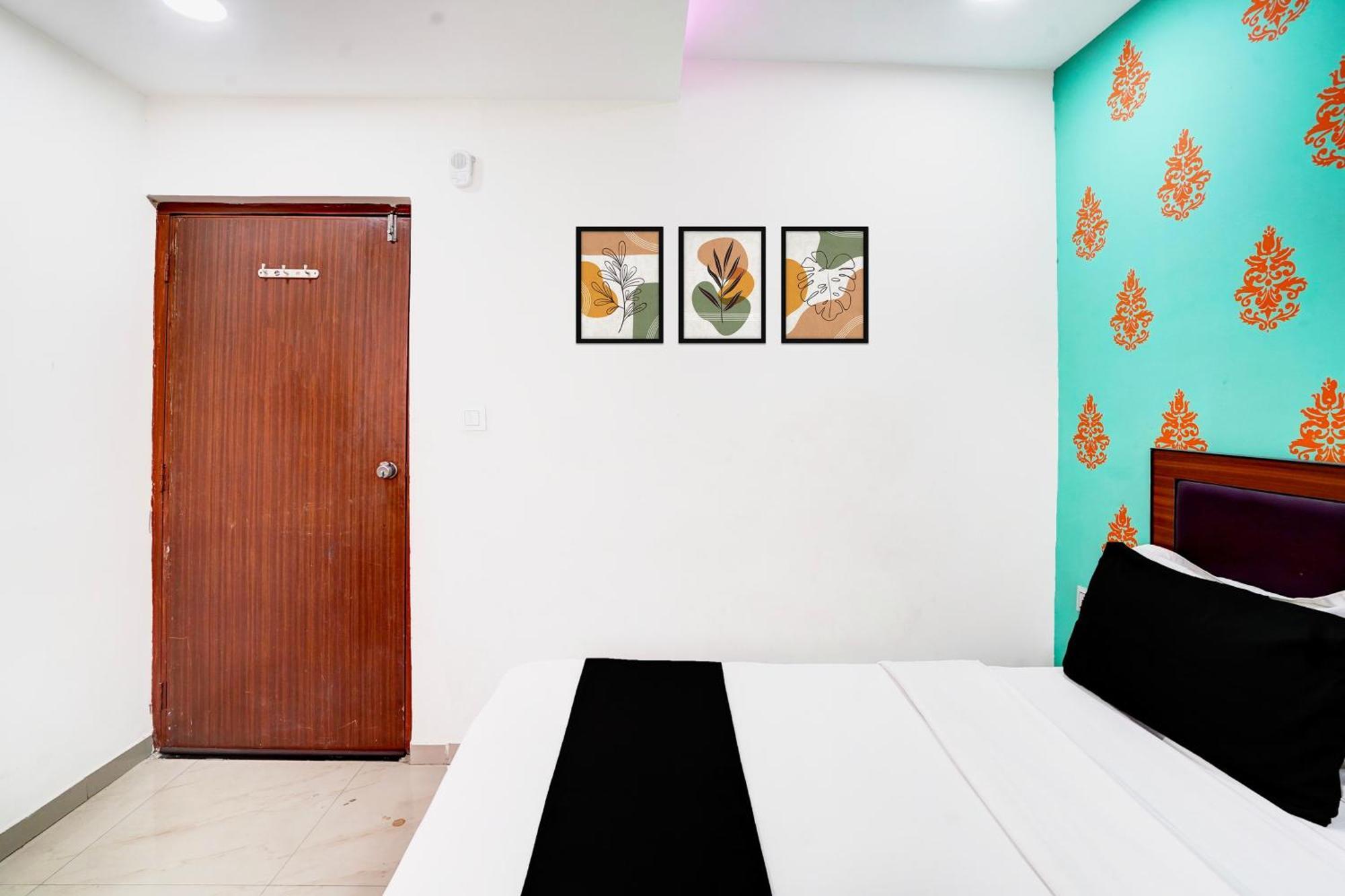 Super Hotel O Geeta Mandir Formerly Hotel Green Park Ahmedabad Exterior photo