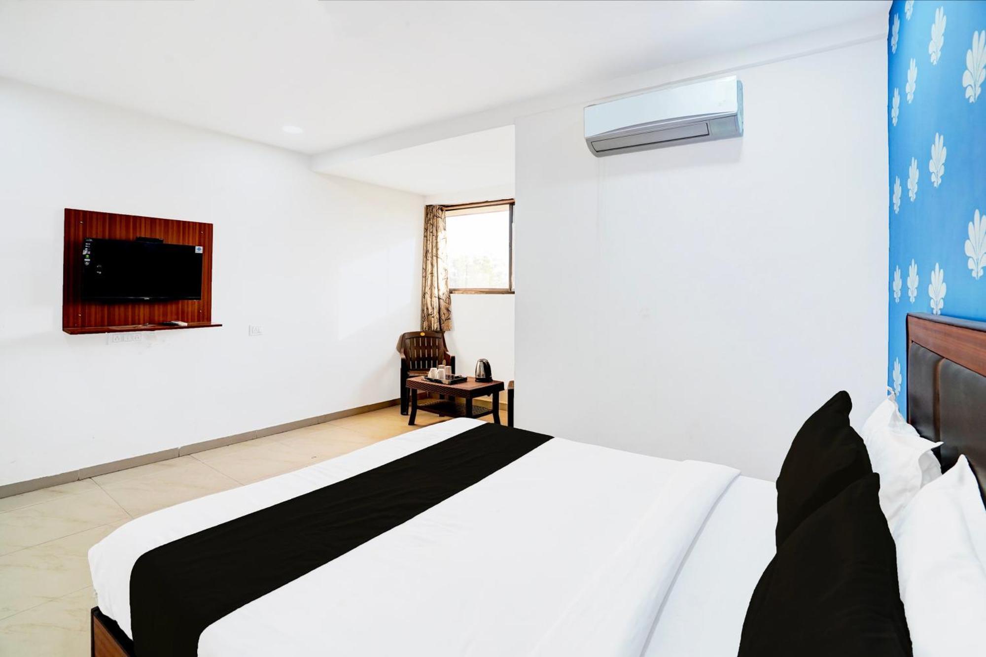Super Hotel O Geeta Mandir Formerly Hotel Green Park Ahmedabad Exterior photo