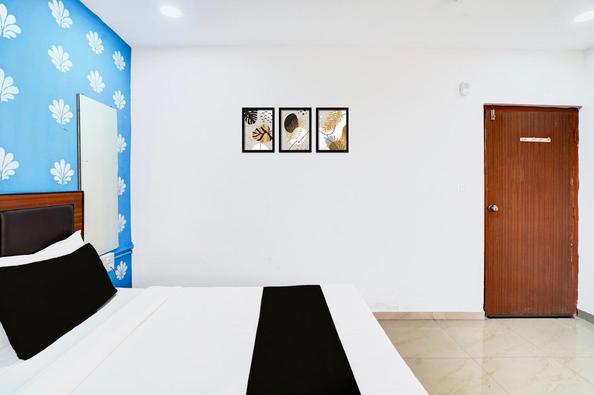 Super Hotel O Geeta Mandir Formerly Hotel Green Park Ahmedabad Exterior photo